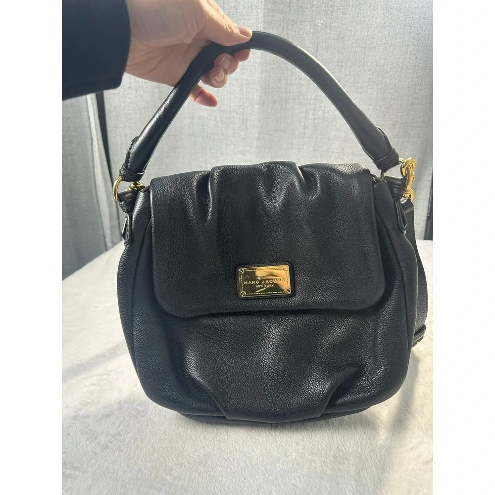 Marc Jacobs Crossbody Bag Womens Medium‎ Black Good Pebbled Leather Gold Logo